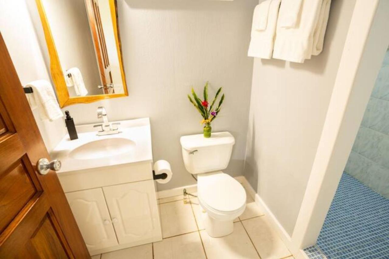 Casa Marlin Bed and Breakfast Bocas del Toro Esterno foto