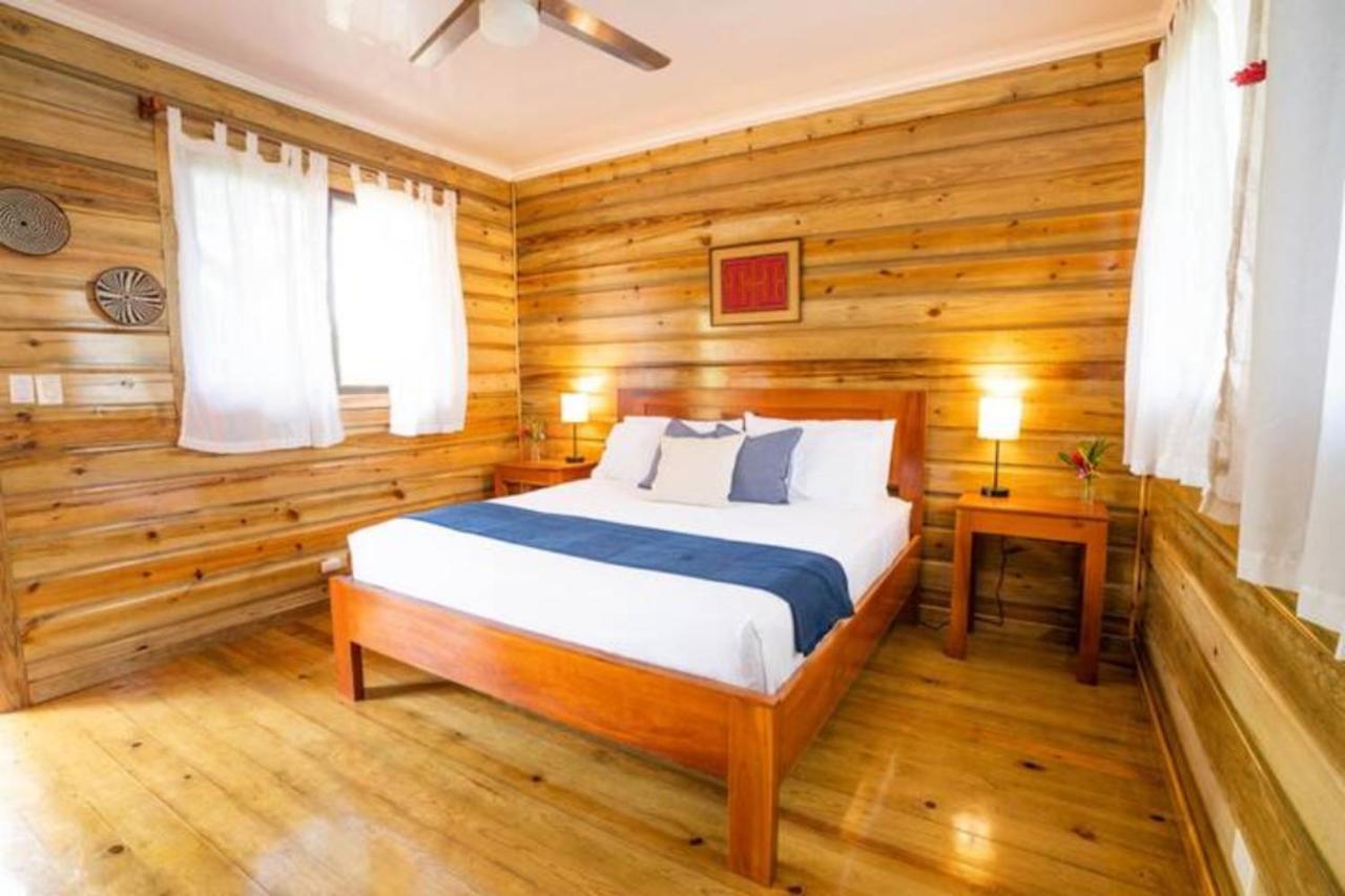 Casa Marlin Bed and Breakfast Bocas del Toro Esterno foto