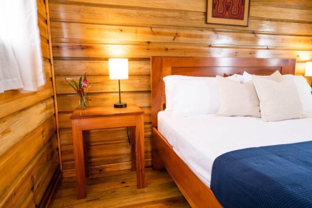 Casa Marlin Bed and Breakfast Bocas del Toro Esterno foto